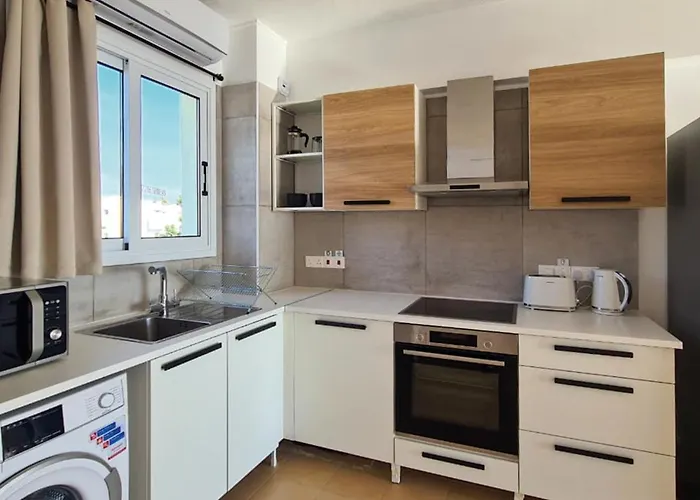 Phaedrus Living: Seaview Luxury Flat Paphinia 204